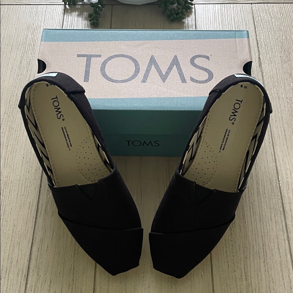 Toms Women's Black Slip-On Flats